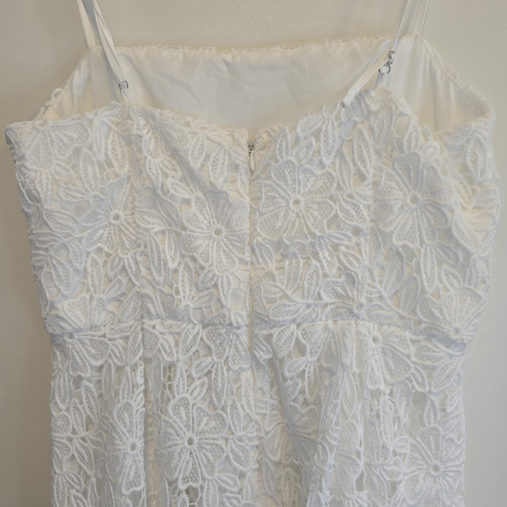 Astr White Flowery Lace Midi Dress Size Medium Nwot, Has One Very Small Flaw - Picture 12 of 16